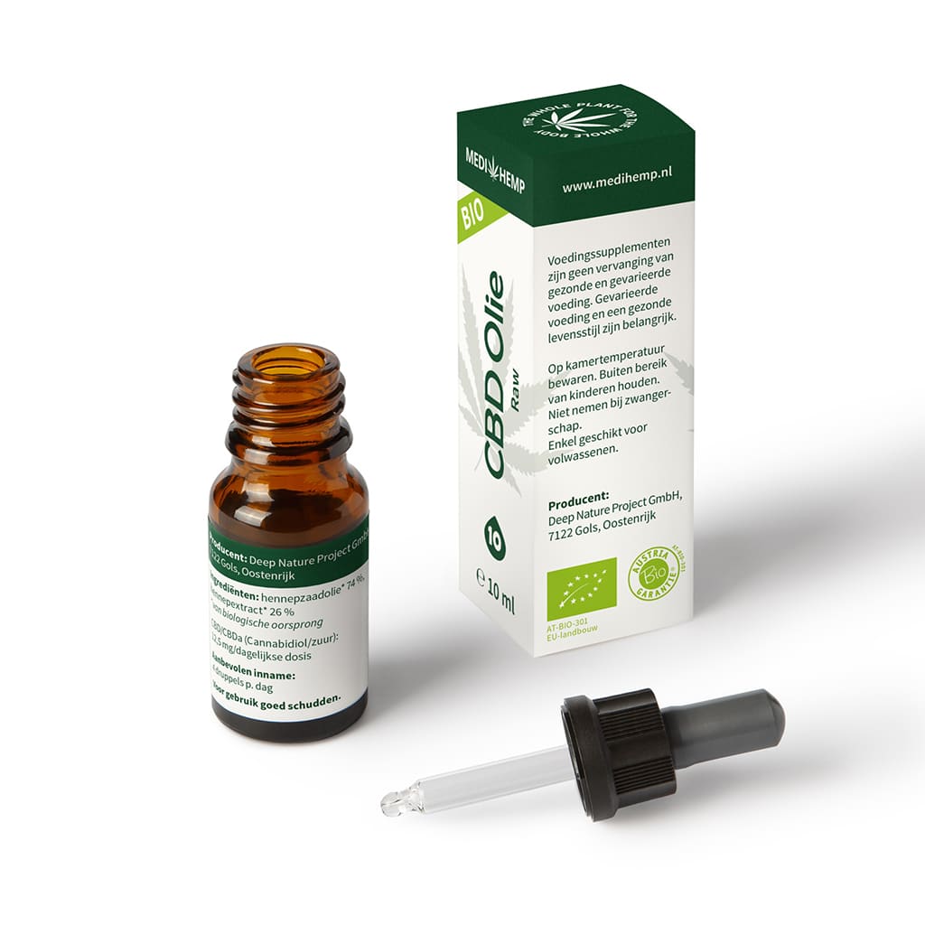 En flaske Medihemp CBD Olie RAW 10% ved siden af en æske.