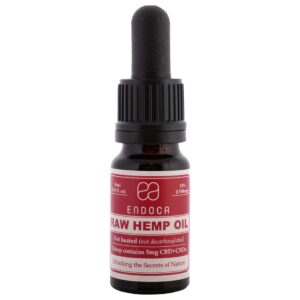 En flaske Endoca CBD Olie 15% (10ml) med en etiket på.